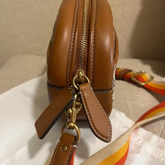 Coach X Disney - Camera Bag In Signature Textile Jacquard ❤️ - Picture 14 of 16